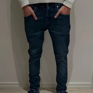 Dondup jeans - Dondup jeans | Riktigt feta och extremt populär mode| Skick= 9,5/10 | nypris= 4000 kr | vårt pris= 600 kr | Hör av dig vid minsta fundering, Passar 164-170