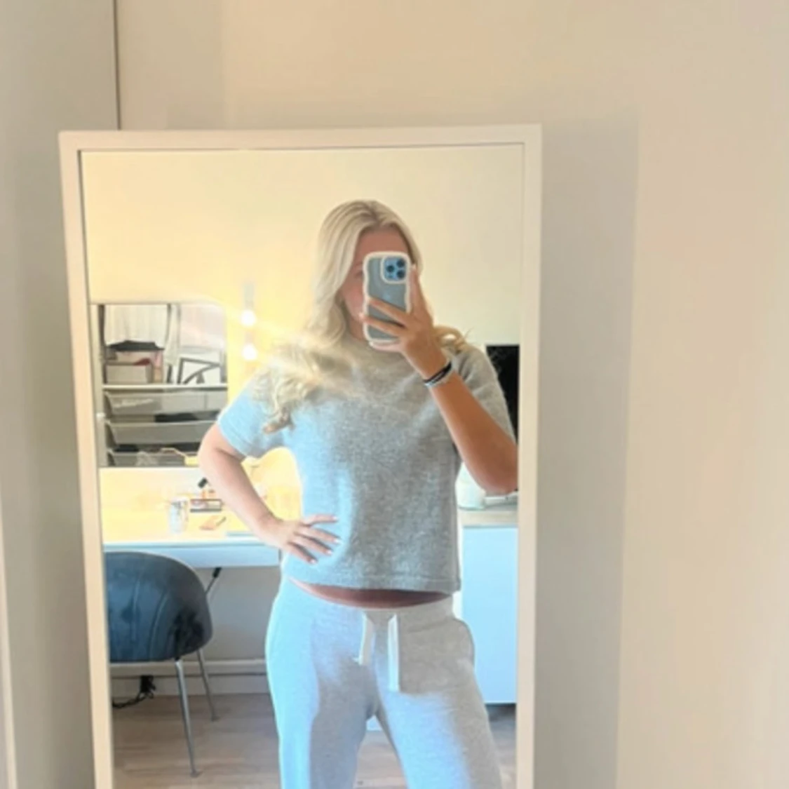 grå stickad tshirt från Gina