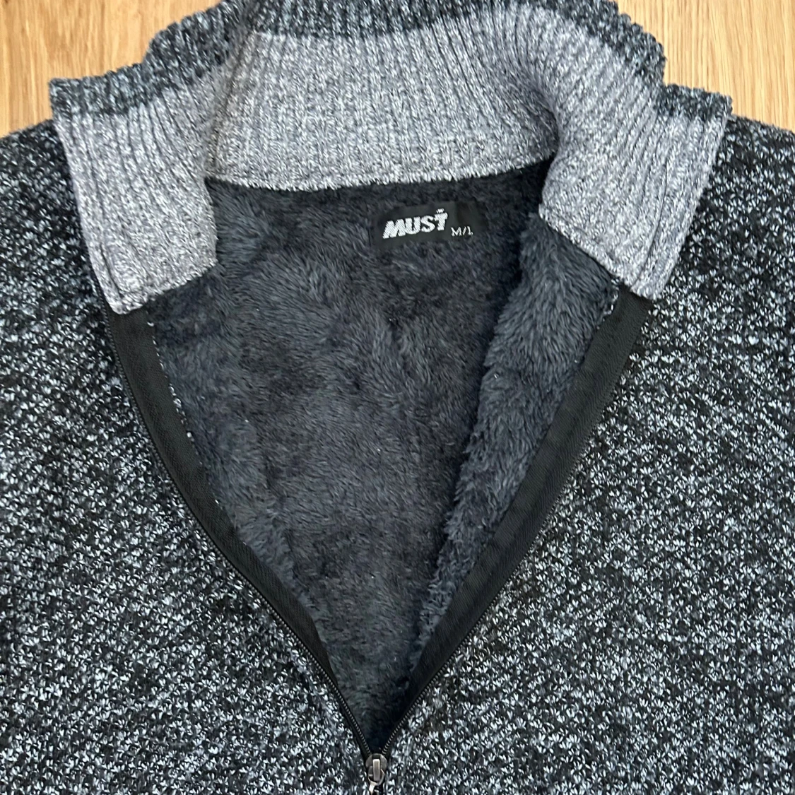 Stickad cardigan - 1