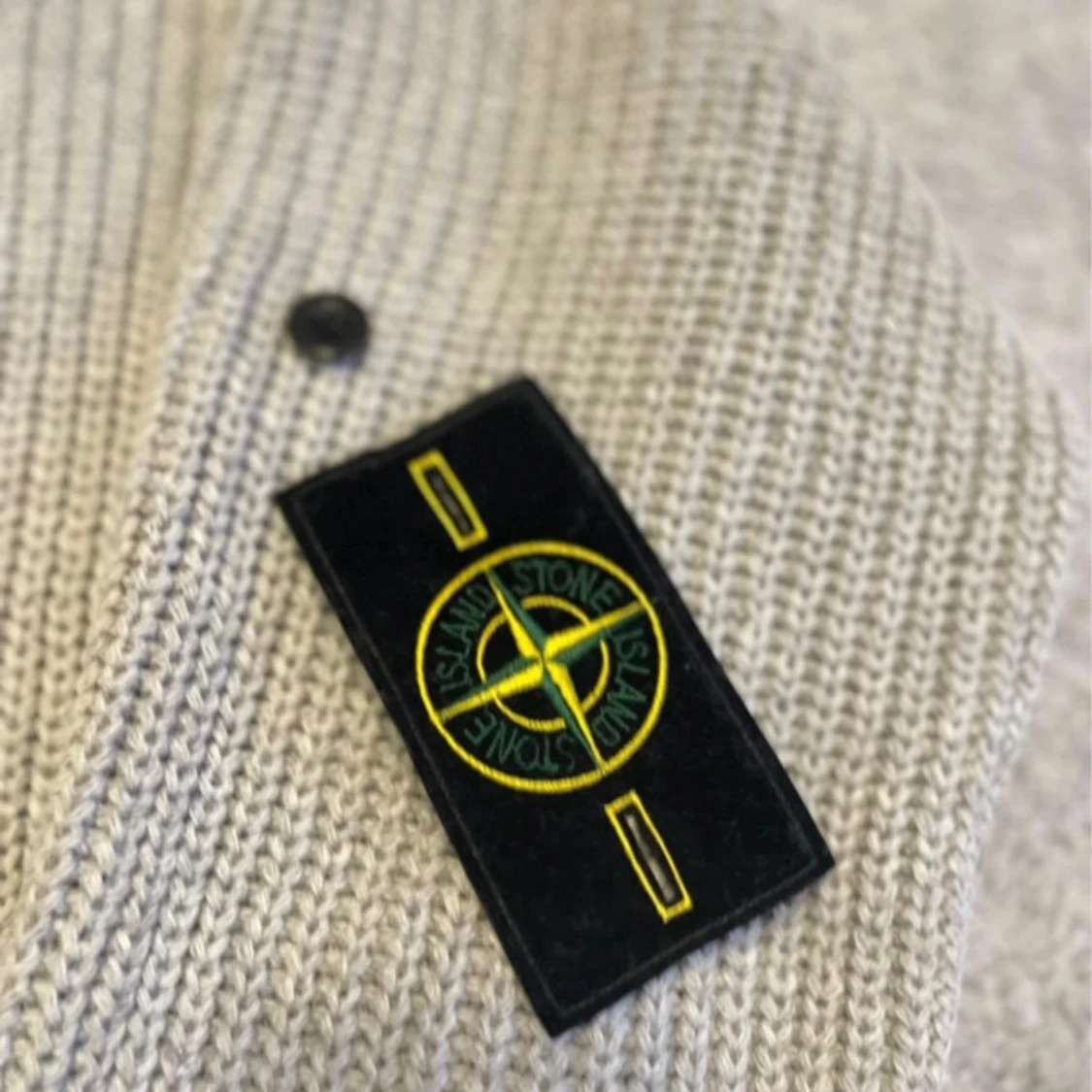 Grå stickad kofta från Stone Island - 2