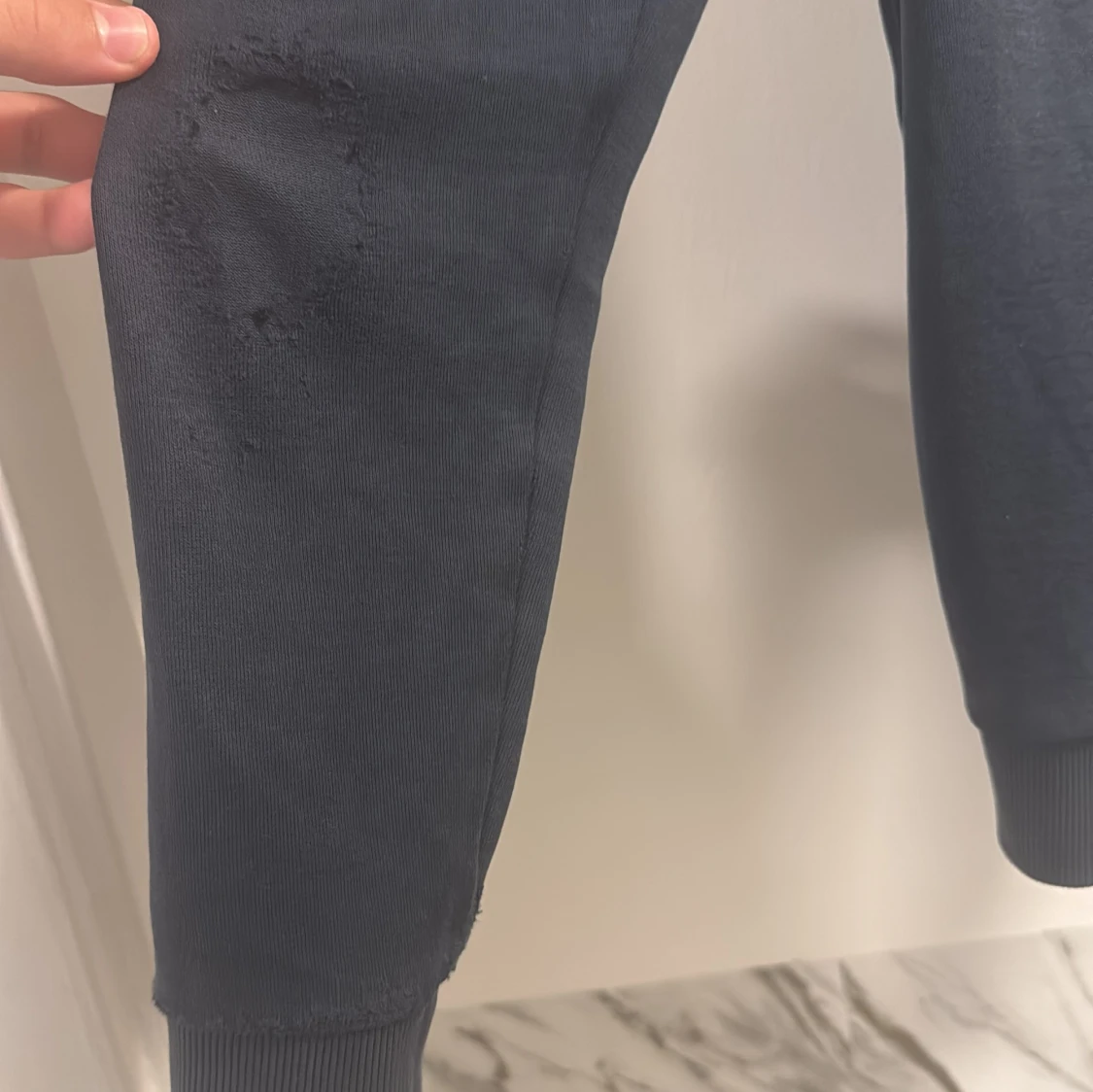 Mörkblå BOSS sweatshirt med broderad logga - 3