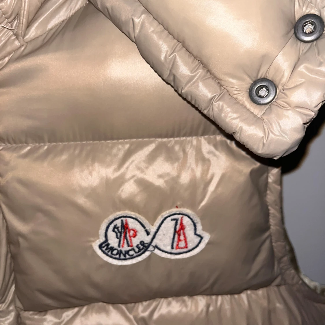 Beige dunväst från Moncler - 1