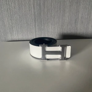 Vit bälte  - 10/10 skick 