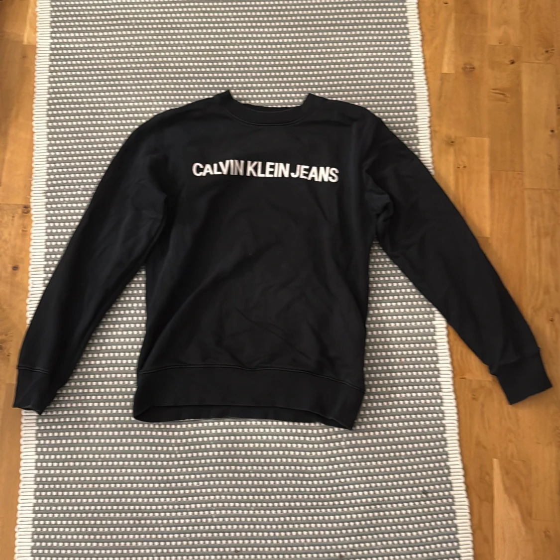 Svart sweatshirt från Calvin Klein Jeans