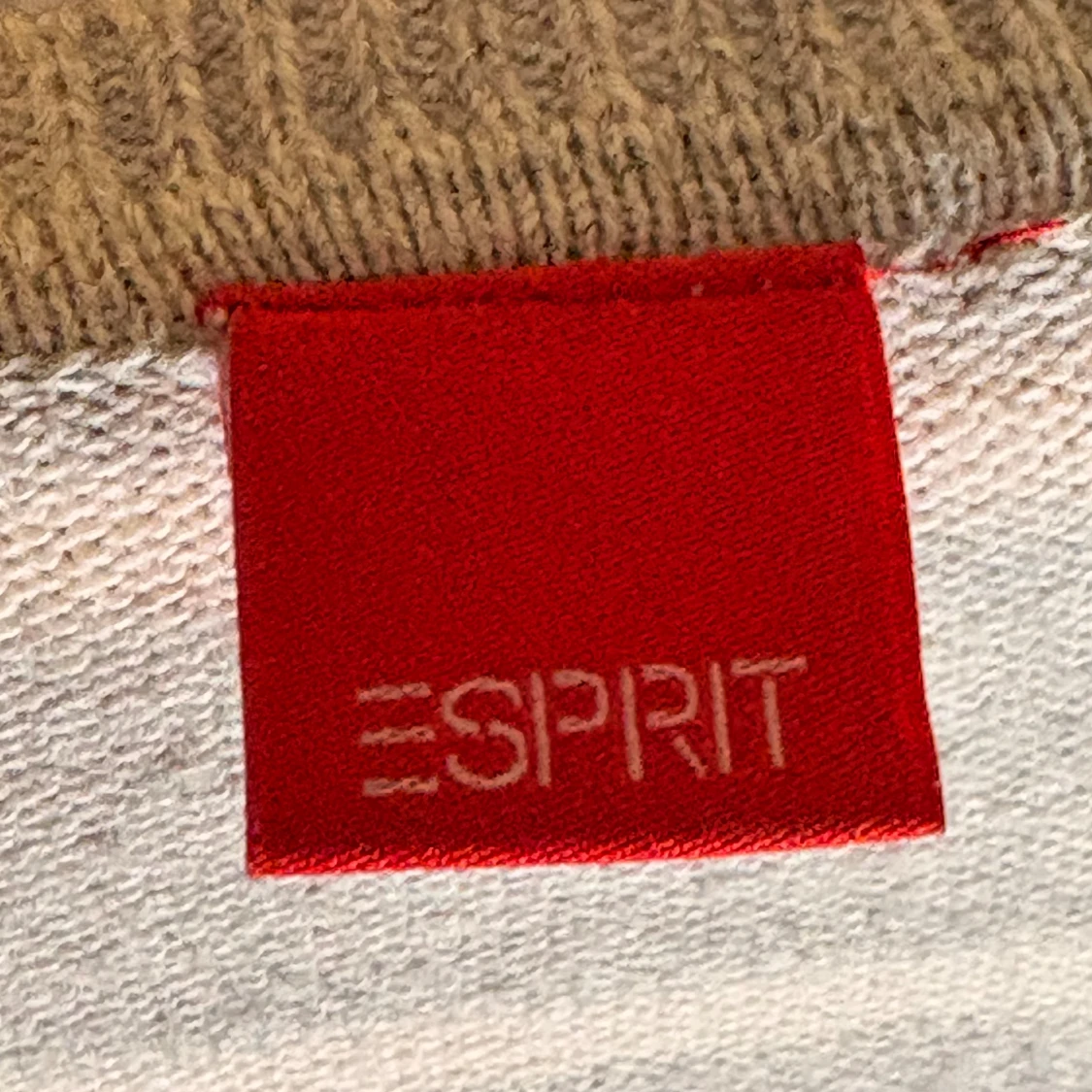 Gråvit randig tröja  - 3