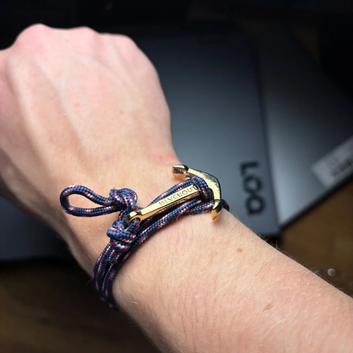 Flätat armband med ankare