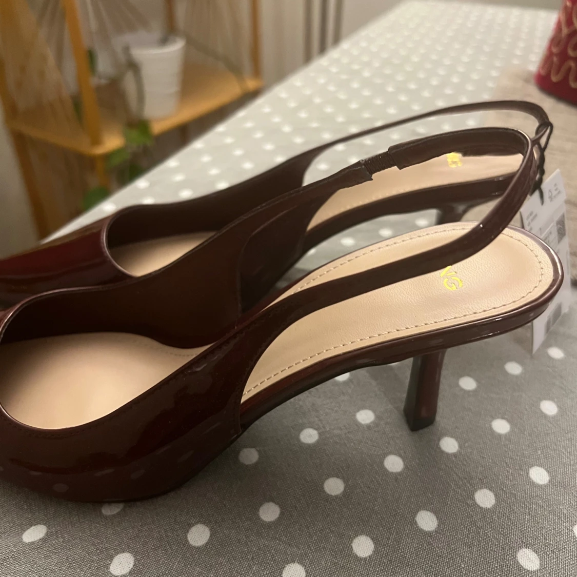 Vinröda pumps med klack från Mango - 1