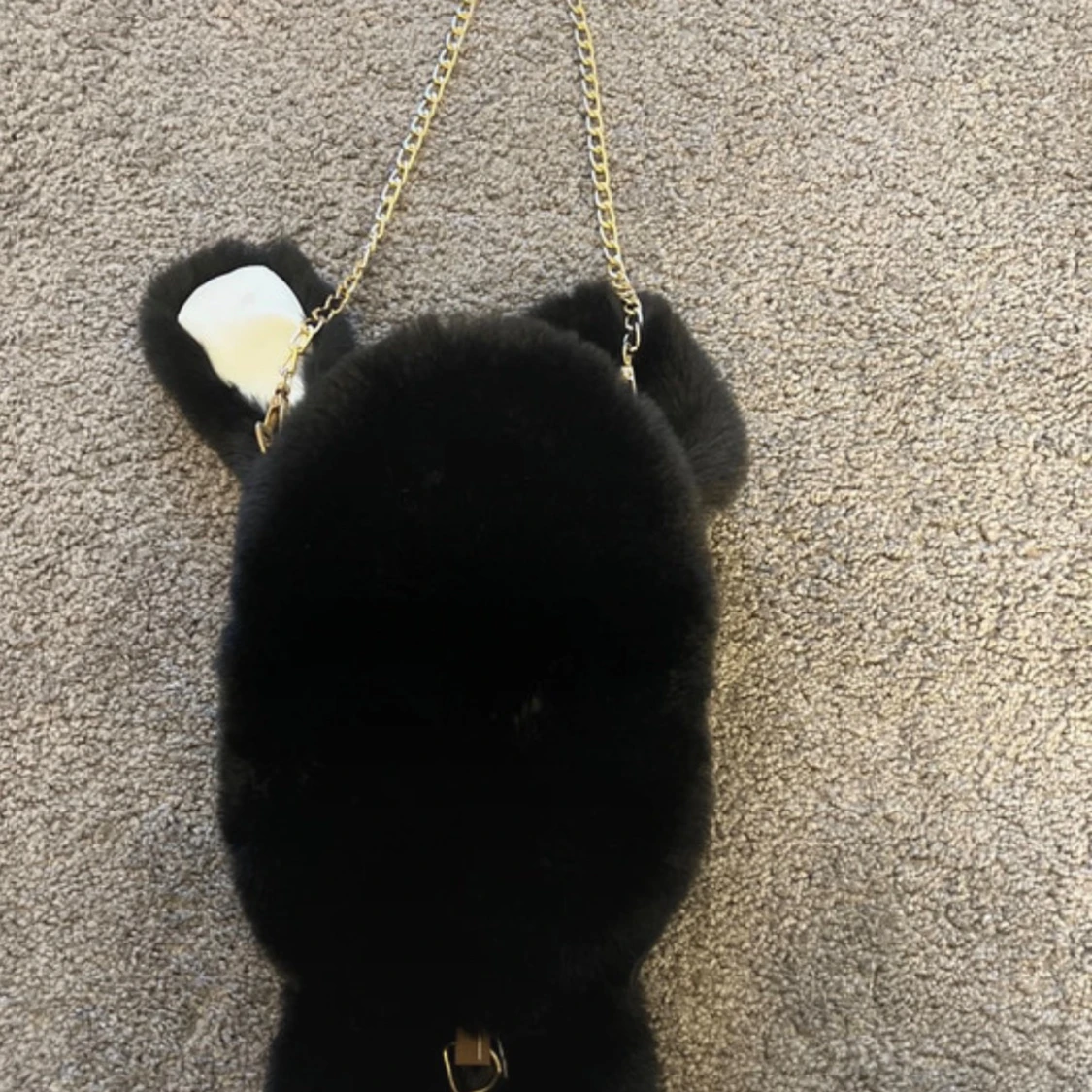 Svart kaninformad axelväska med kedja - 1