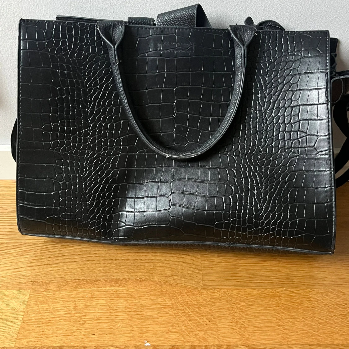 Svart axelväska - 1