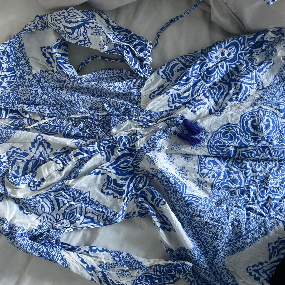 Blåvit mönstrad klänning - 2