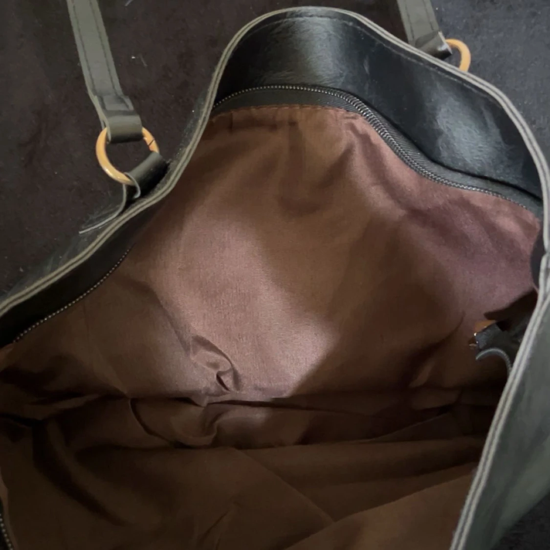 Svart axelväska från Miu Miu - 1