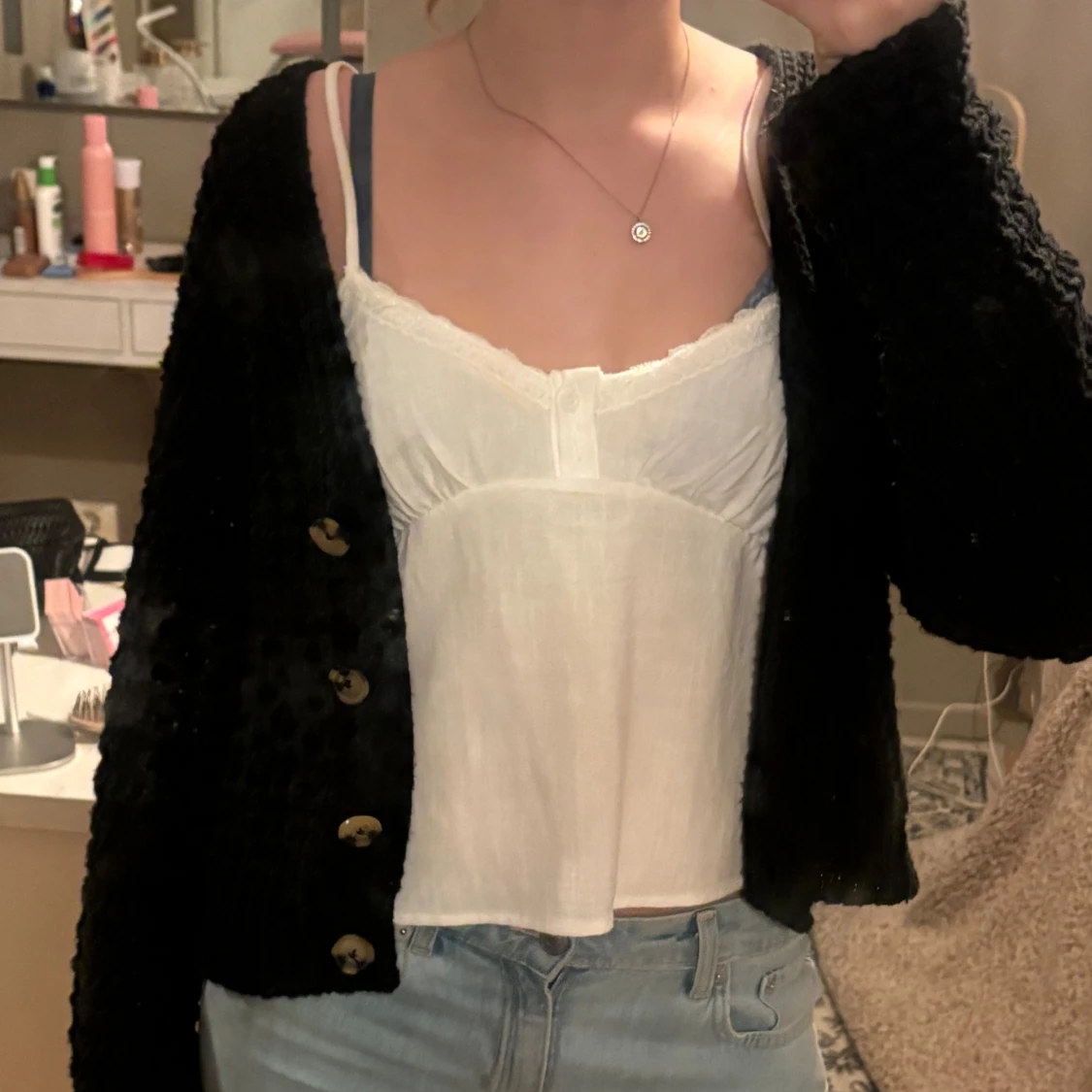 Svart stickad kofta med knappar - 2