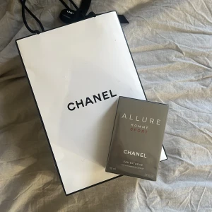 Chanel Parfym - Köpte t mitt ex i födelsedagspresent… men nu kan någon annan få gå runt å lukta som en otrolig dröm seriöst!!