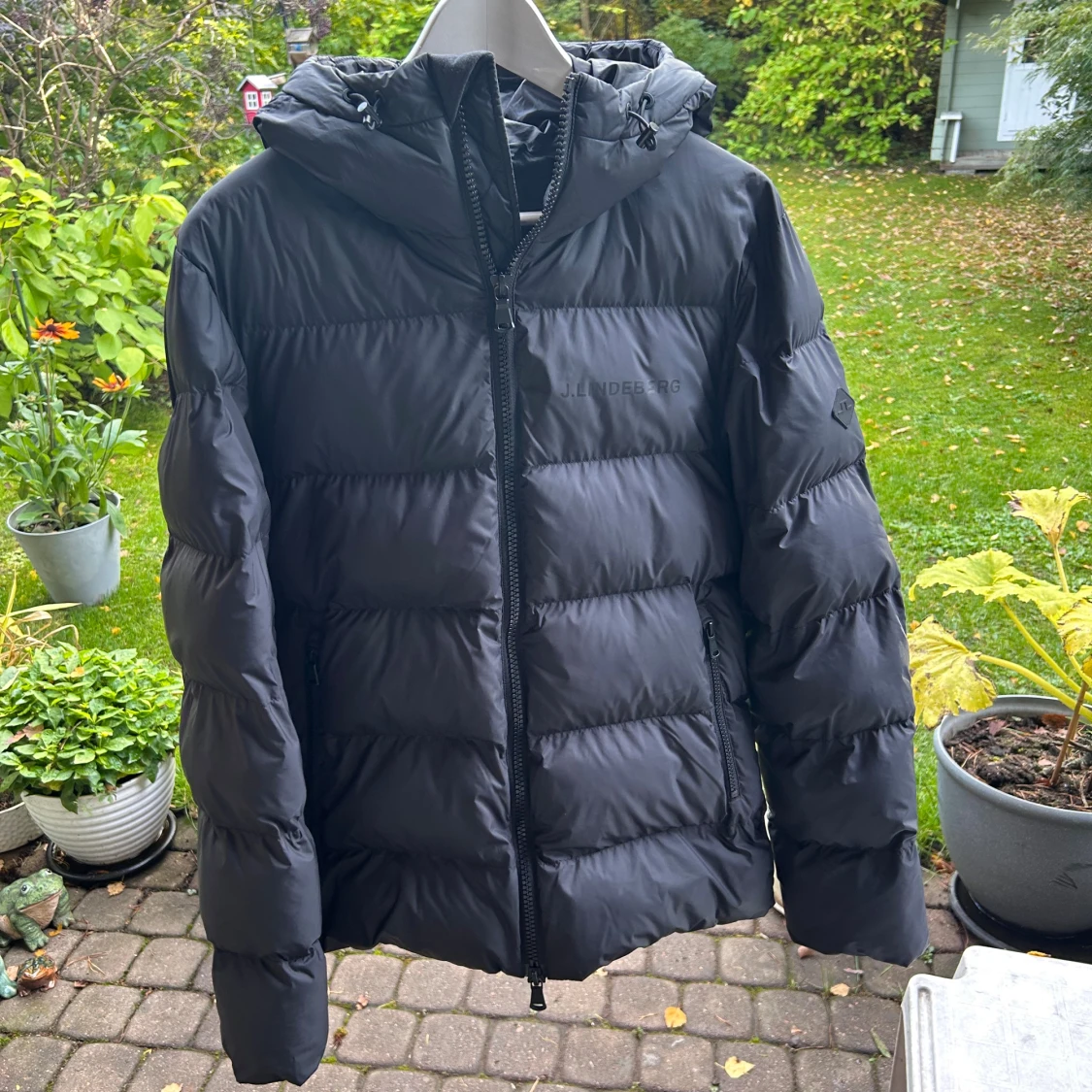 Svart Dunjacka från J. Lindeberg