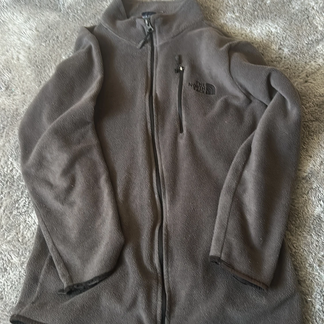 Grå fleecejacka från The North Face