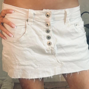 Vit jeans kjol - As snygg vit jeans kjol🤗