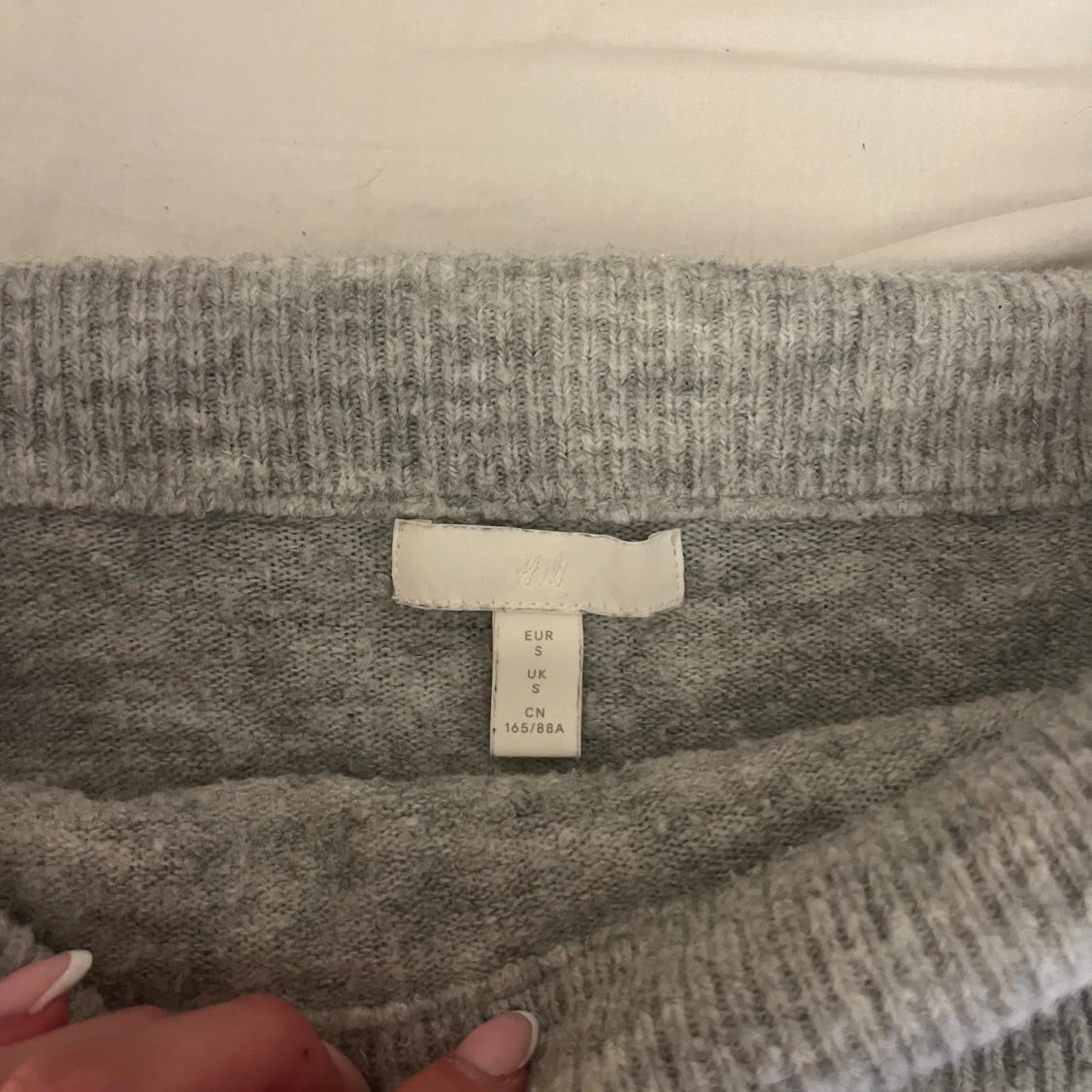 Grå offshoulder stickad tröja H&M - 1