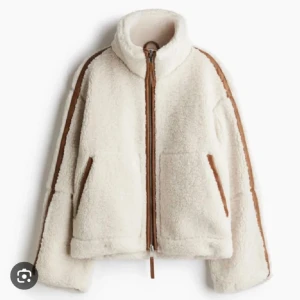 Teddyjacka - Slutsåld teddyjacka från H&M. Storlek xs men passar alla storlekar 