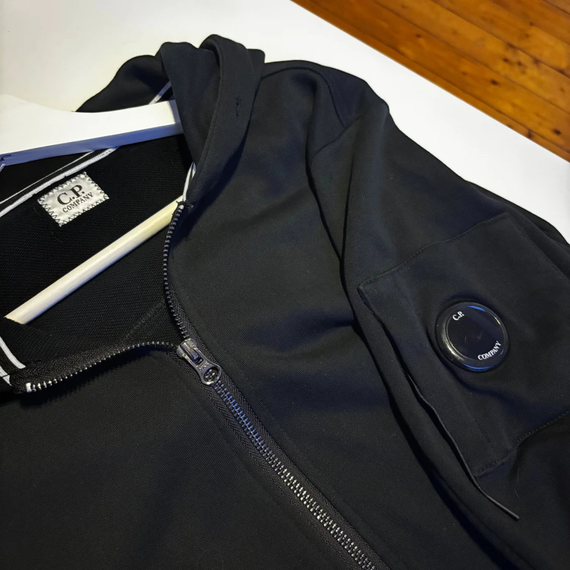 Svart hoodie från C.P. Company - 2