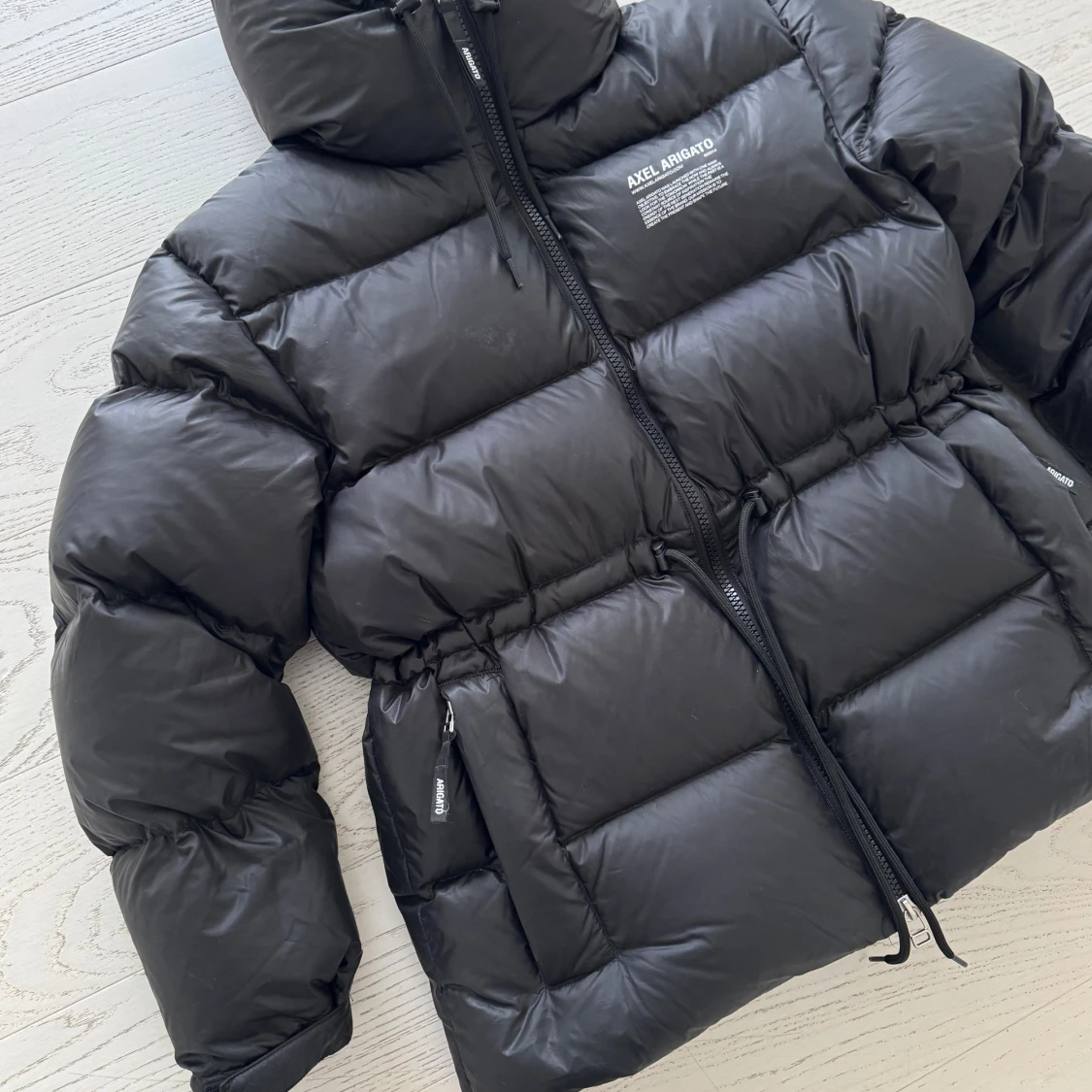 Svart pufferjacka från Axel Arigato - 2