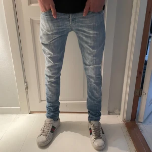 Dondup George jeans - Säljer dondup George jeans(sick 8,5/10)W30 men passar nog även W31.hör av er ifall ni har några funderingar!