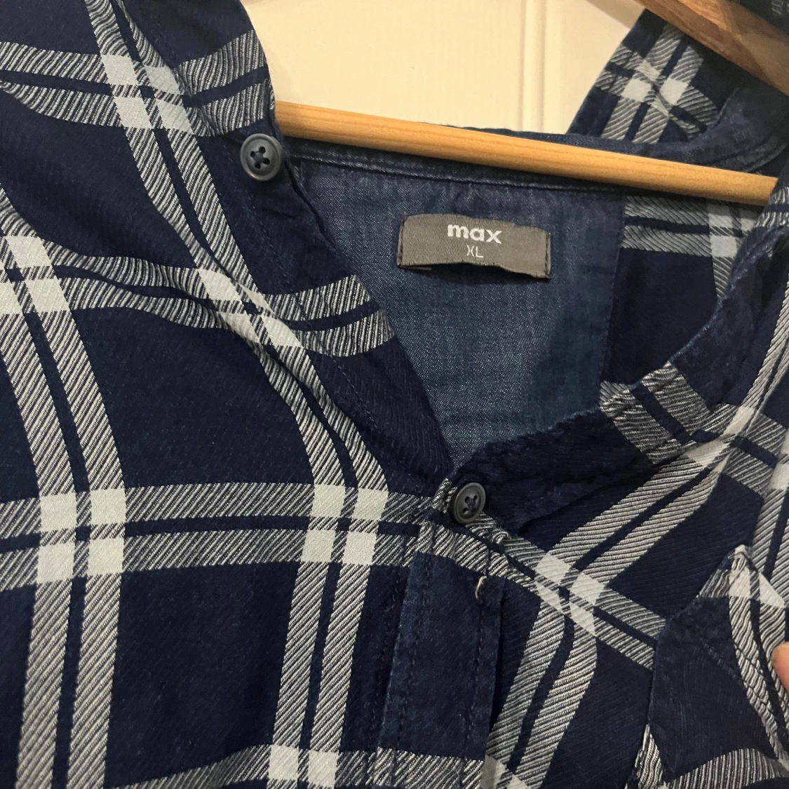 Blårutig henley skjorta från Max  - 2