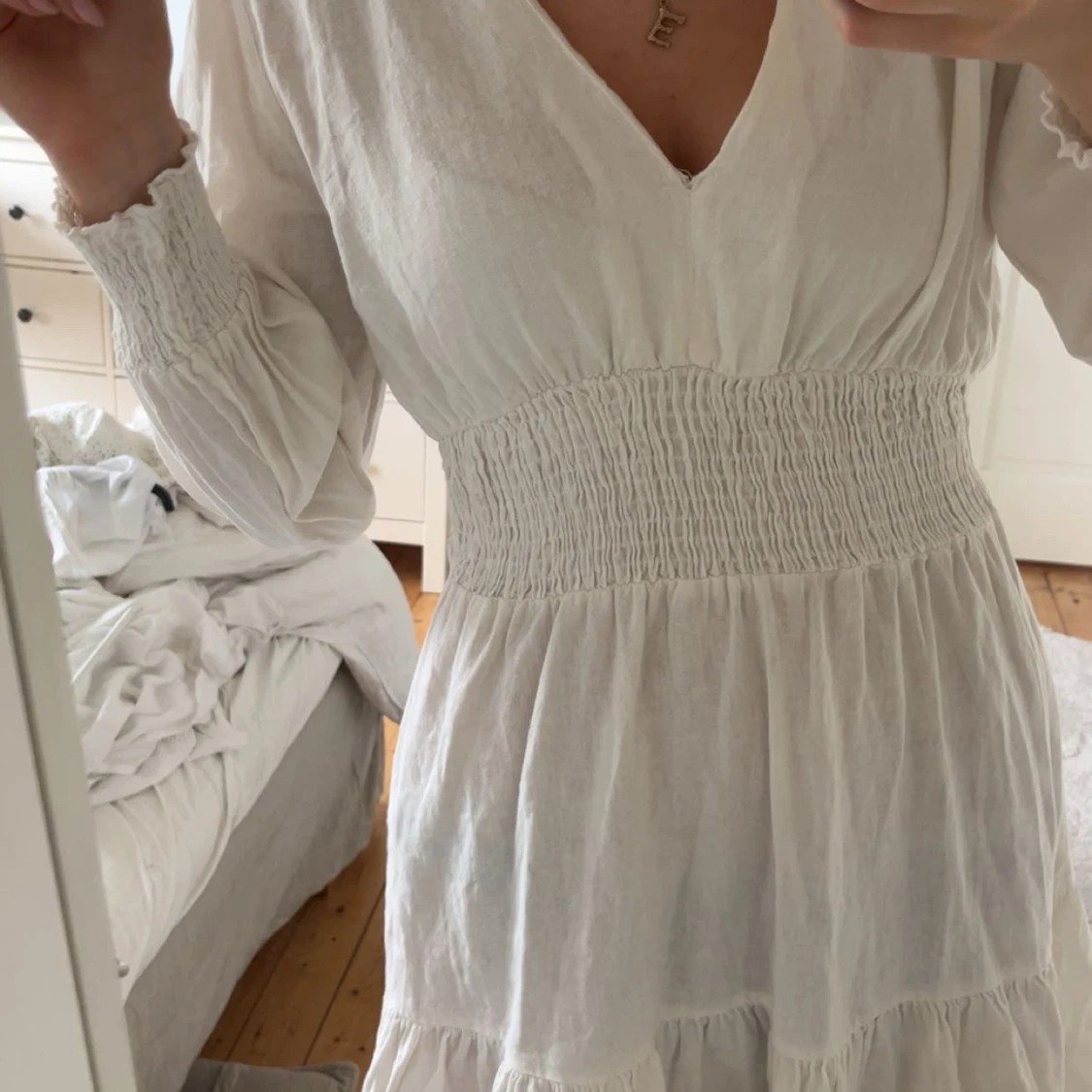 Vit kortklänning med v-ringning Zara - 1