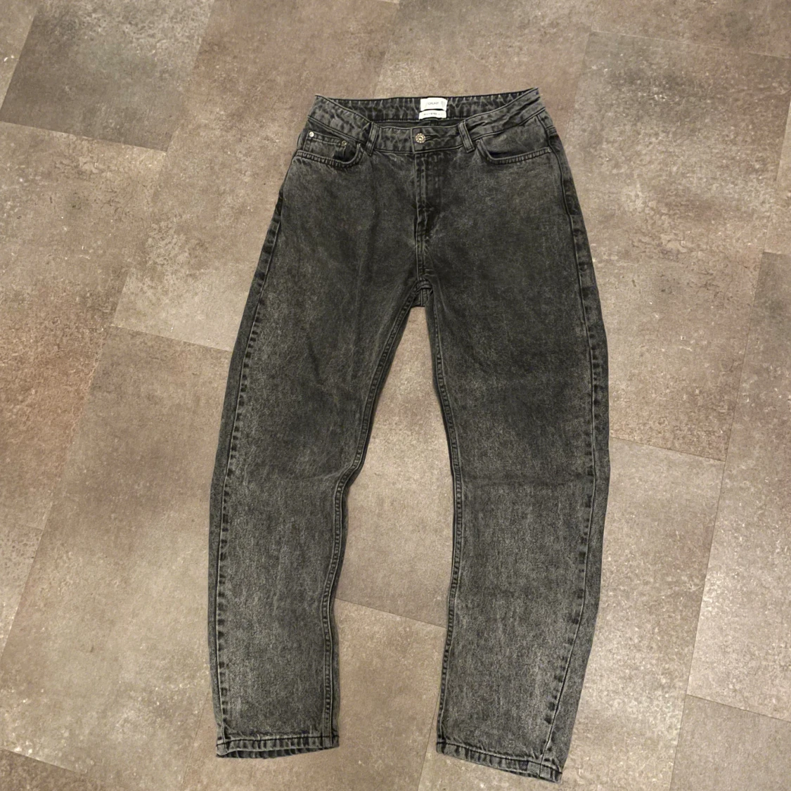 Svarta loose fit jeans från Grunt