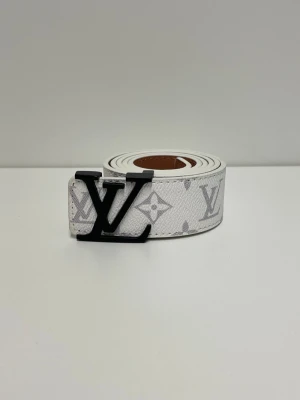 Bälte lv - Säljer ett bälte helt nytt oanvänd. Storlek 110cm snabb frakt.