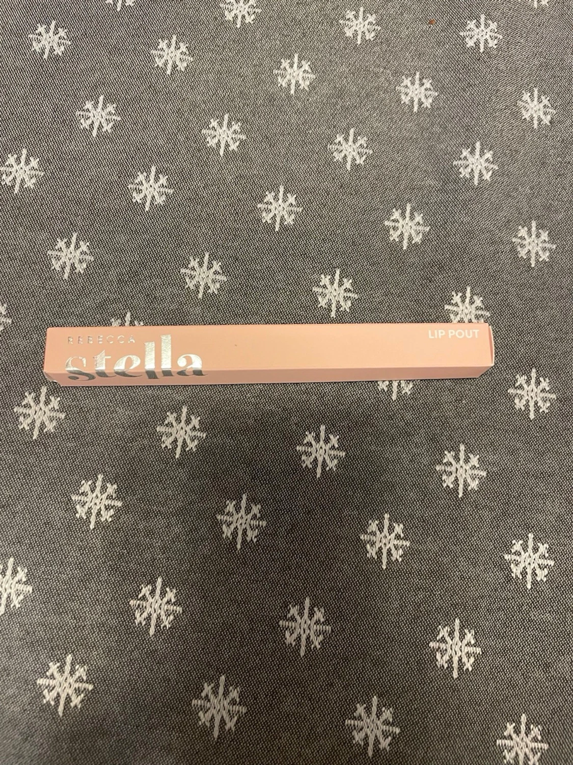 Rebecca Stella Lip Pout Läppenna Hot Shot