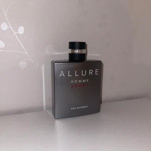 Chanel allure homme sport - Allure homme sport eau extrême från Chanel. Tidslös klassiker som lockar goda komplimanger.  