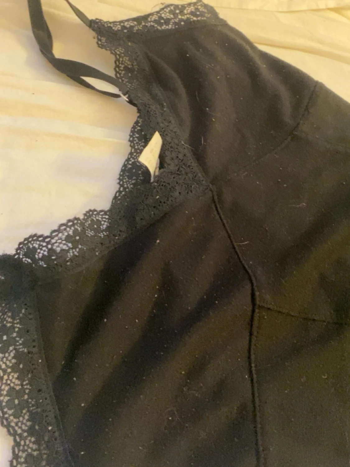 Svart linnetopp med spets från Divided  - 1