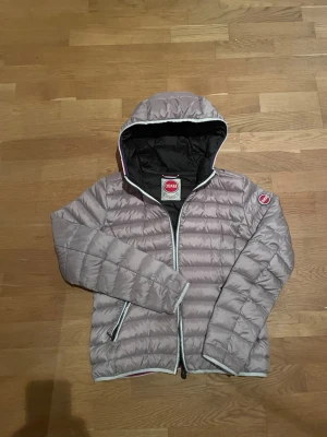 Colmar jacka - Superfint skick, inga defekter.  Strl S Fler Colmarjackor i min profil Hör av er om ni har frågor