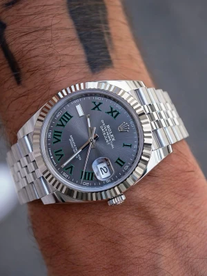 Klocka grå urtavla  - Hellt ny klocka 