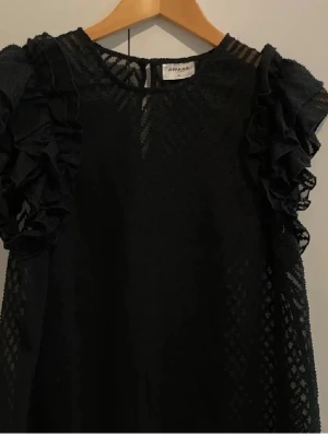 Blus från Vero Moda  - Jätte snygg perfekt för nyår 