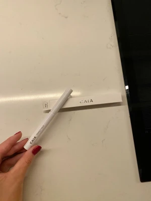 CAIA perfect pout - En helt ny oanvänd CAIA Perfect Pout Lip Primer. Primern gör att läpprodukten håller längre, mjukar upp och förfinar läpparnas konturer. I originalförpackning som endast öppnats för att fota produkten. Jag har ytterligare produkter från Caia till salu, se profil!🥰