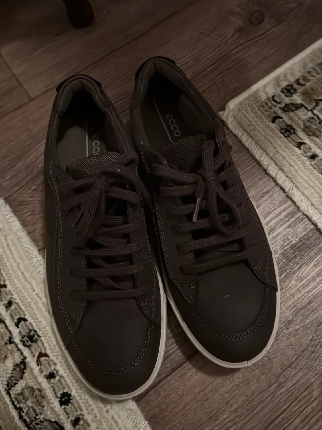 Bruna sneakers från Ecco med vit sula - 5