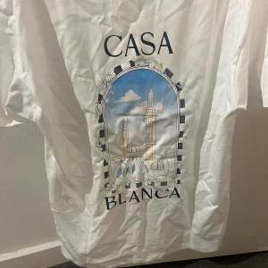 Casablanca T-shirt  - Helt ny T-shirt från Casablanca. Köpt utomlands så jag kan ej returnera. Passformen är baggy 