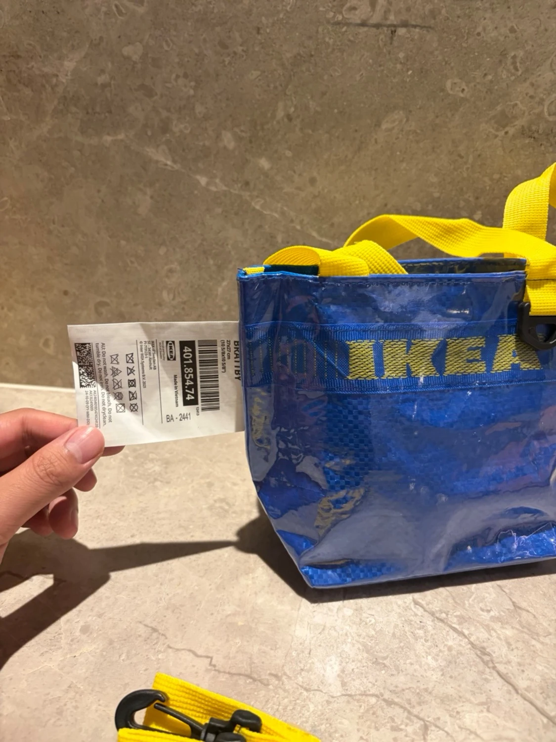 Blå axelväska från IKEA med gul rem - 1