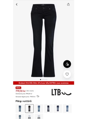 Svarta bootcut jeans från LTB - Snygga svarta jeans från LTB med bootcut-snitt. Byxorna har en klassisk femficksdesign och är tillverkade i mjukt jeansmaterial som sitter bekvämt. Perfekta för dig som gillar en stilren look med lite extra vidd nedtill. Low waisted