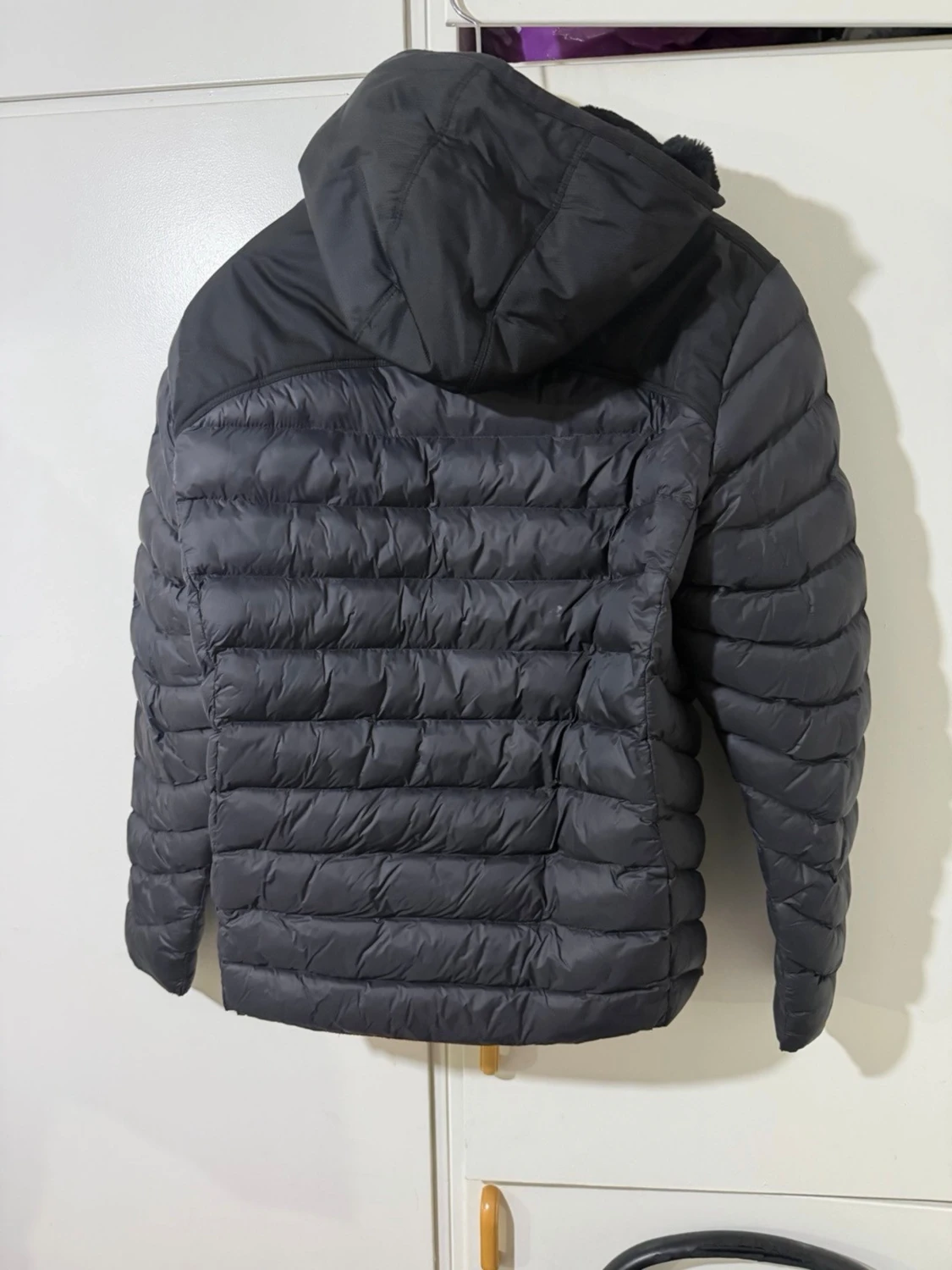 Svart pufferjacka från Moncler - 1