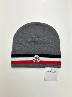 Moncler Mössa - Helt ny aldrig använd. Storlek One size. Snabb frakt.