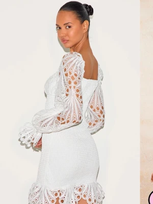 Vit anglaise klänning - Superfin vit kort klänning med långa ärmar i anglaise broderi. Klänningen har en smockad men stretchig kropp. Perfekt till studenten eller sommaren 🩷helt oanvänd ser ut som på bild🫶passar S. 