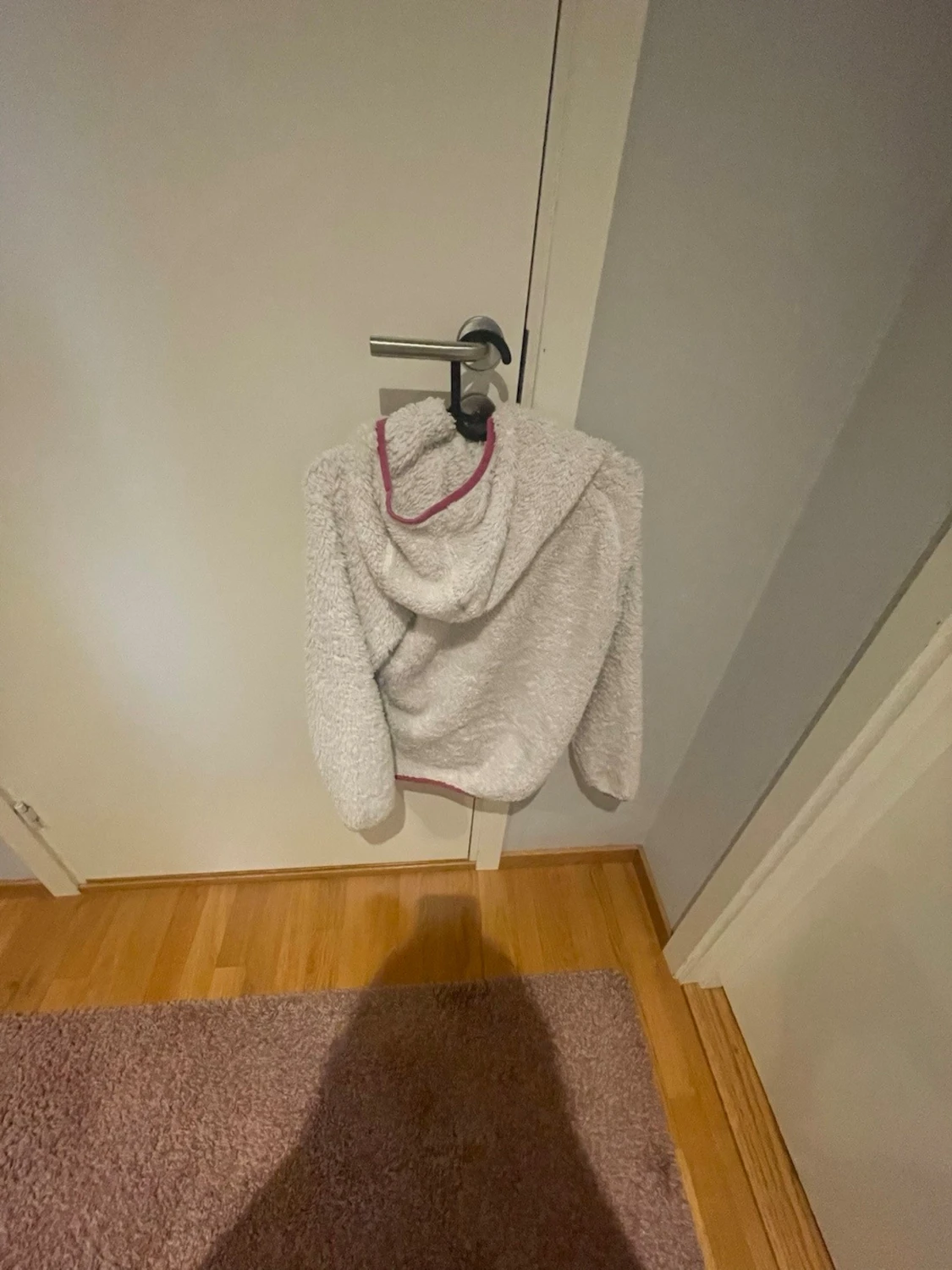 Vit teddyjacka med rosa detaljer - 1