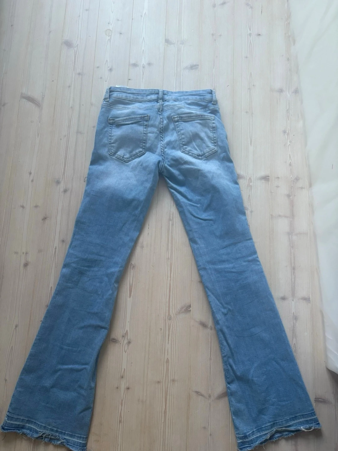Bootcut jeans från ONLY i ljusblå denim - 1