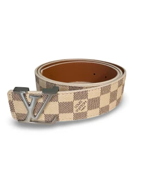 Rutigt bälte med silverspänne - Helt nytt, oanvänt, 110cm, Håltagare medföljer, bara att höra av sig vid minsta lilla fundering 😄 