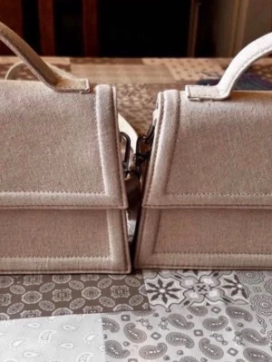 Två handväskor från Gina Tricot - Dessa två snygga handväskor har inte använts mycket .  Säljes då de inte används och kan skänka en annan flicka eller dam glädje.