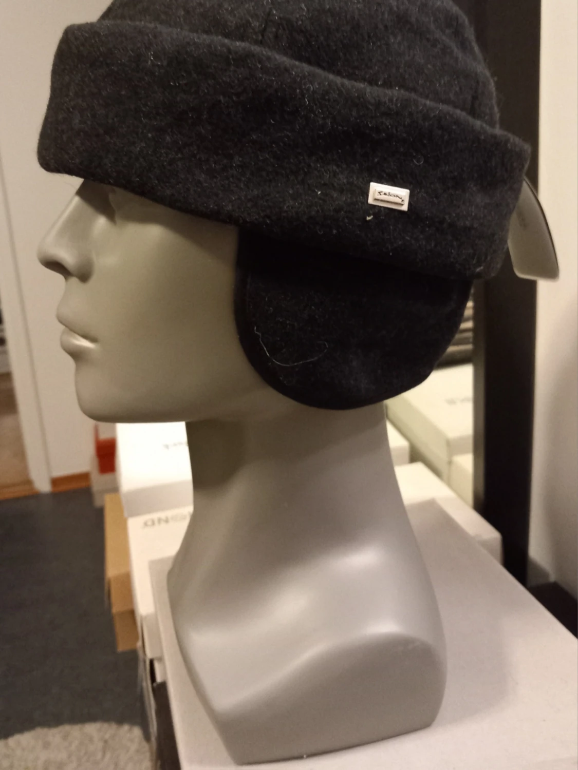 Svart mössa från Shaman - Storlek 56  - 2