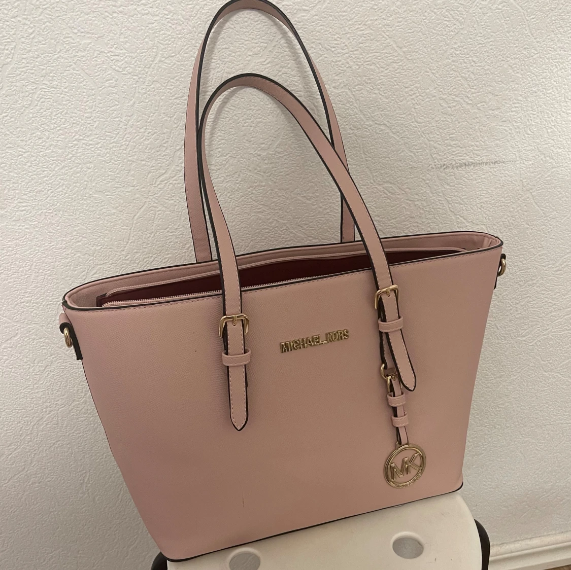 Rosa handväska från Michael Kors (FRI FRAKT TILL 5/1)‼️