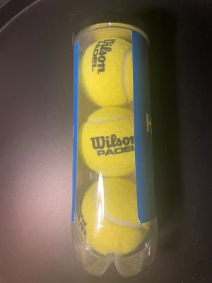 Wilson Padel - Jag säljer en oöppnad burk av tre stycken padelbollar av Wilson. Skriv vid intresse.